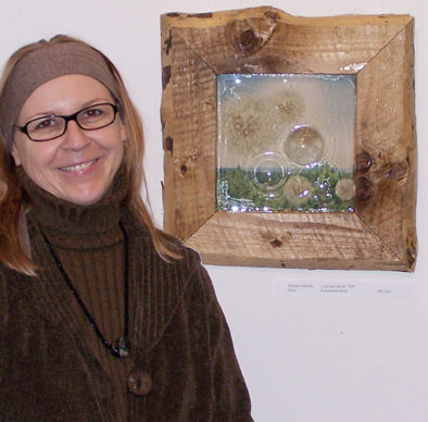 Petra Wenski-Hänisch vor ihrem Werk bei der Mitgliederausstellung im Jahr 2007