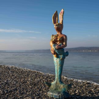 "Die selbstbewusste See-Häsin" Statue