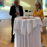 Vernissage Ausstellung Strandhotel Reichenau | Armin Okle, Laudator, mit Petra Wenski-Hänisch